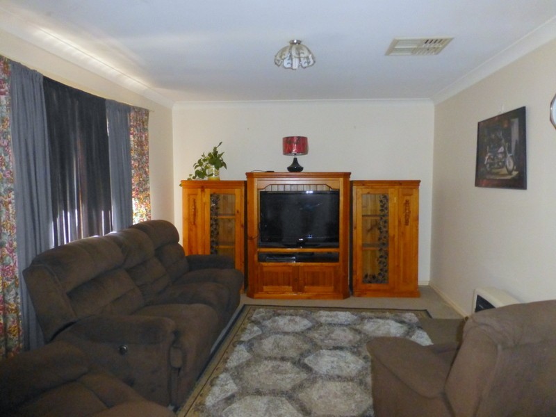 3 Guillan Place, Parkes NSW 2870