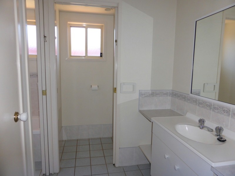 102 Dalton Street, Parkes NSW 2870