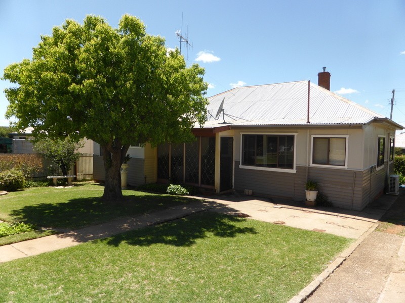 12 Pearce Street, Parkes NSW 2870