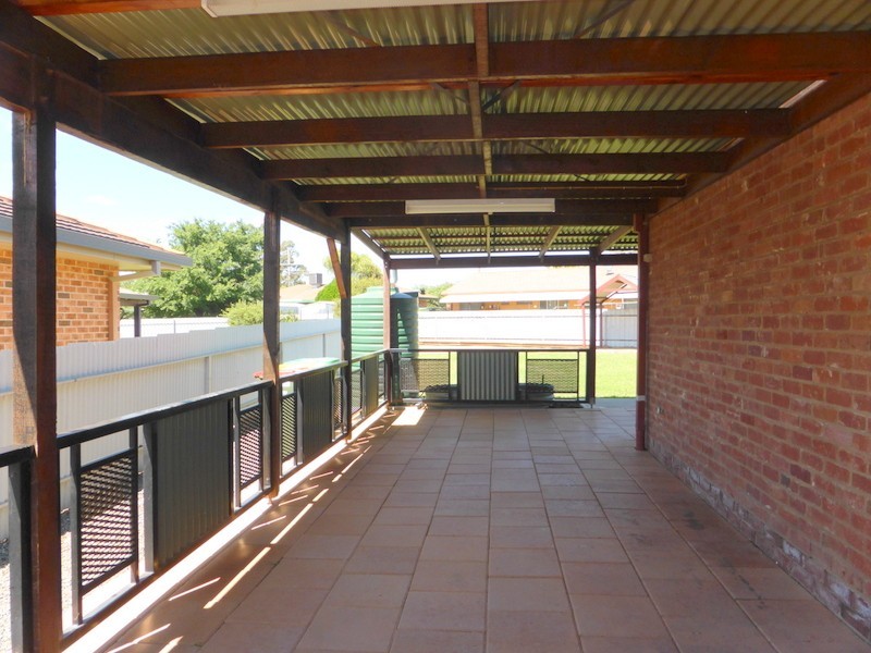 5 Christina Close, Parkes NSW 2870