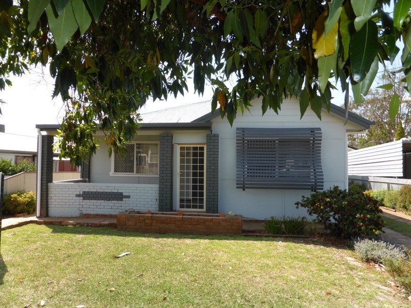 25 Pearce Street, Parkes NSW 2870