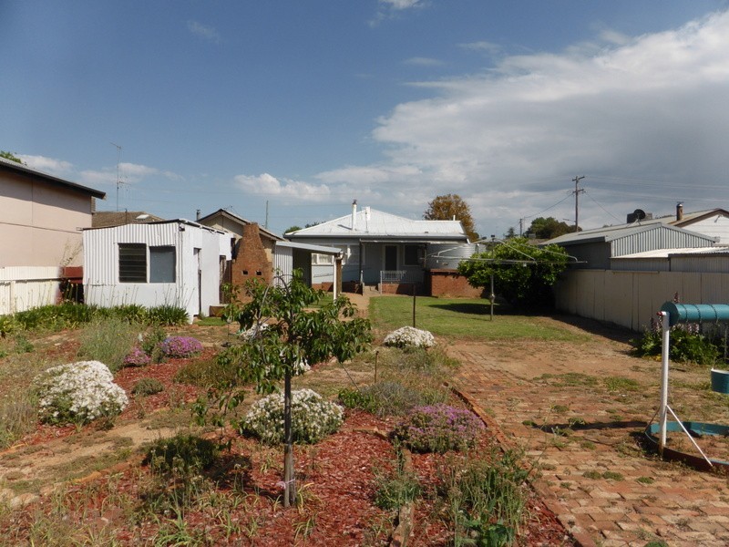25 Pearce Street, Parkes NSW 2870