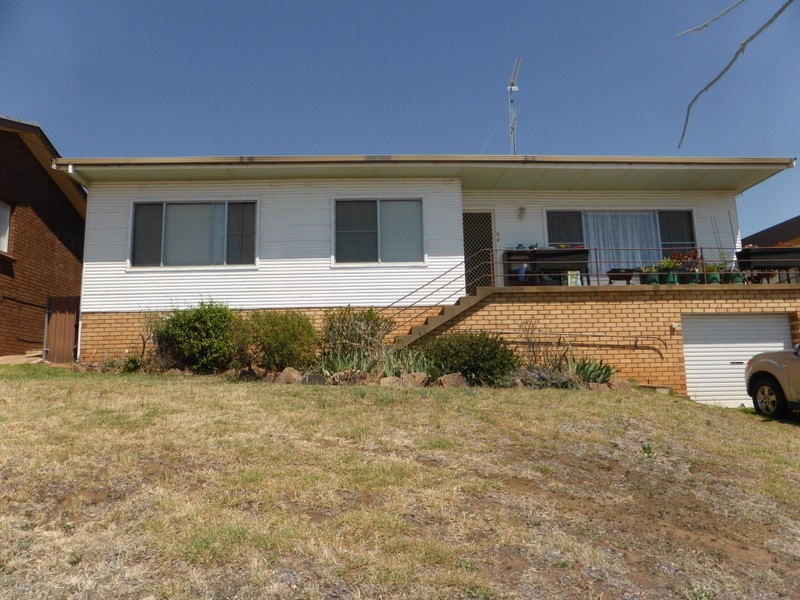 8 Panorama Cres, Parkes NSW 2870