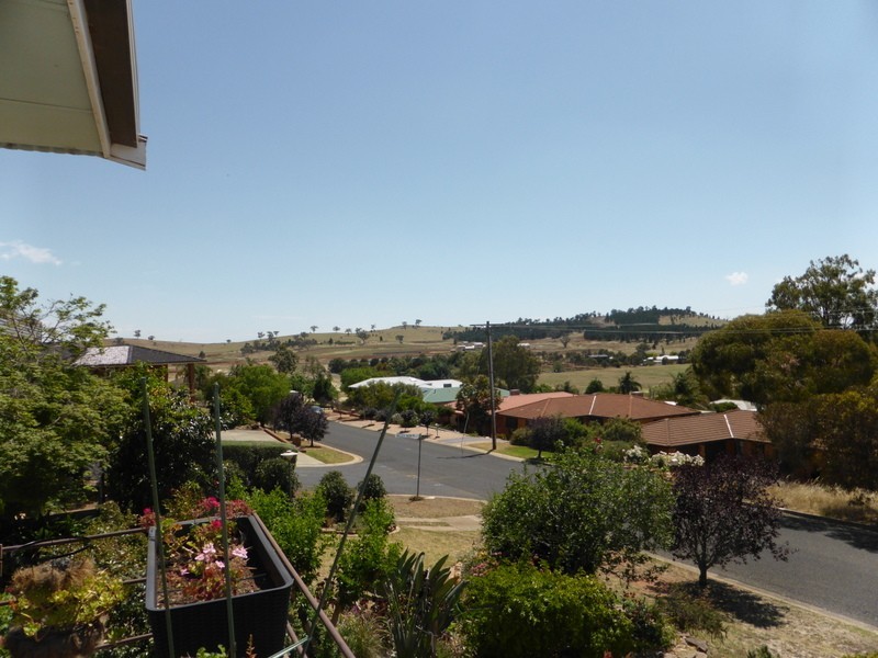 8 Panorama Cres, Parkes NSW 2870