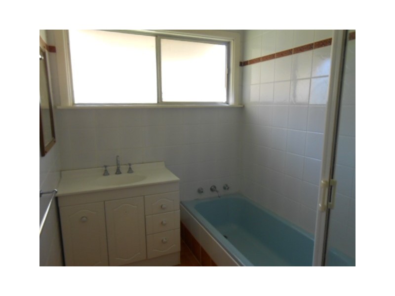 8 Panorama Cres, Parkes NSW 2870
