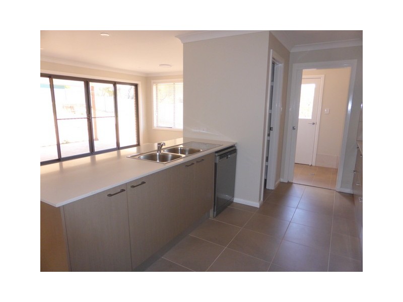 6 Jones Street, Parkes NSW 2870