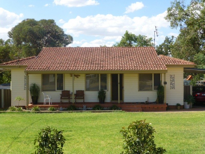 14 Callaghan Street, Parkes NSW 2870
