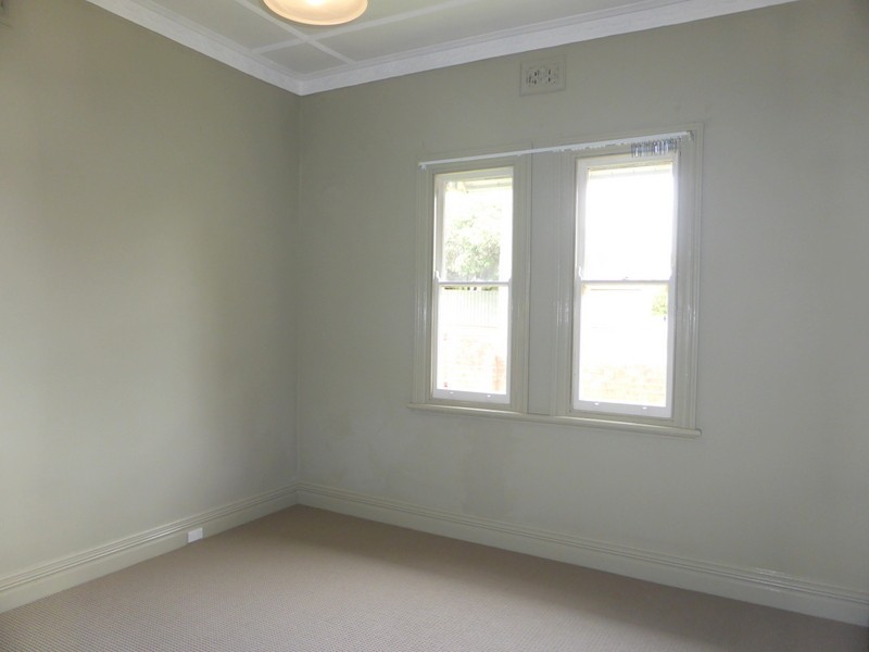 10 Phillips Street, Parkes NSW 2870