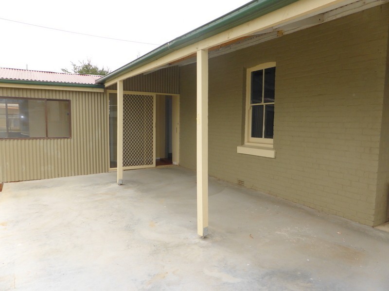 10 Phillips Street, Parkes NSW 2870