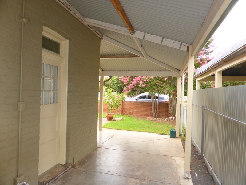 10 Phillips Street, Parkes NSW 2870