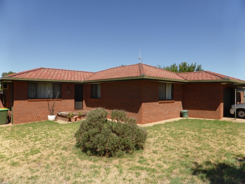 22 Middleton Street, Parkes NSW 2870