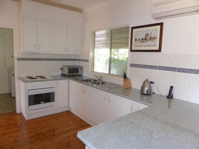 17 Orange Street, Parkes NSW 2870