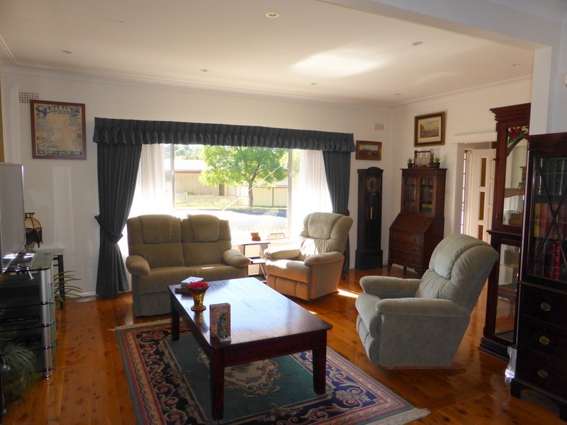 17 Orange Street, Parkes NSW 2870