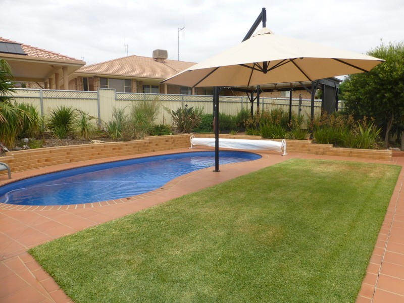 35 Glenburnie Close, Parkes NSW 2870