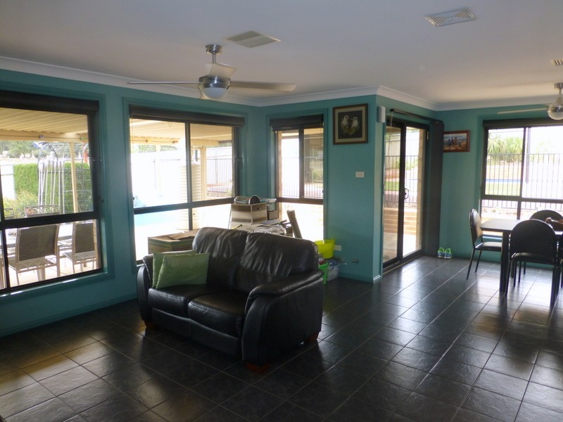 35 Glenburnie Close, Parkes NSW 2870