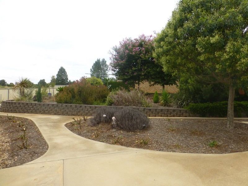 35 Glenburnie Close, Parkes NSW 2870