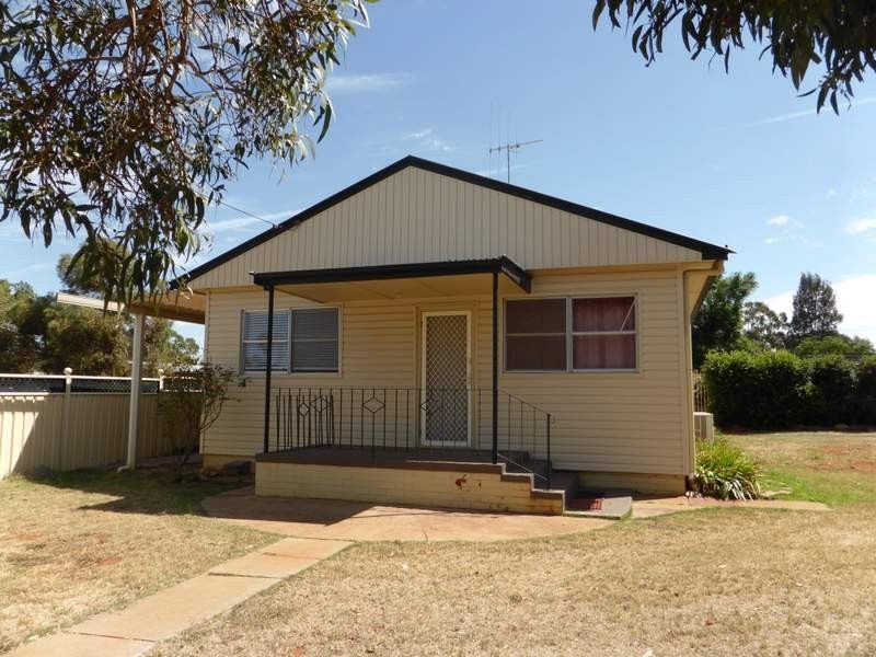 26 Webb Street, Parkes NSW 2870