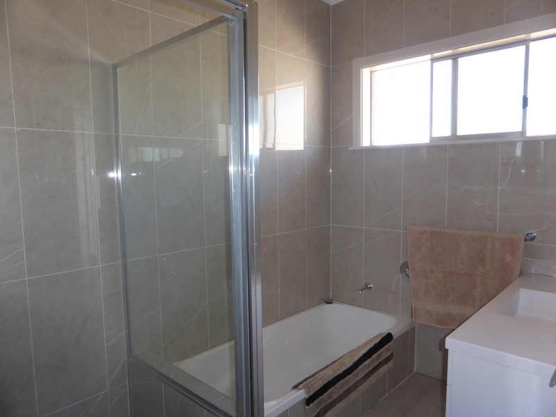 15 Carrington Street, Parkes NSW 2870