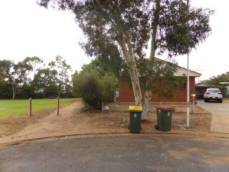 9 Faull Crescent, Parkes NSW 2870