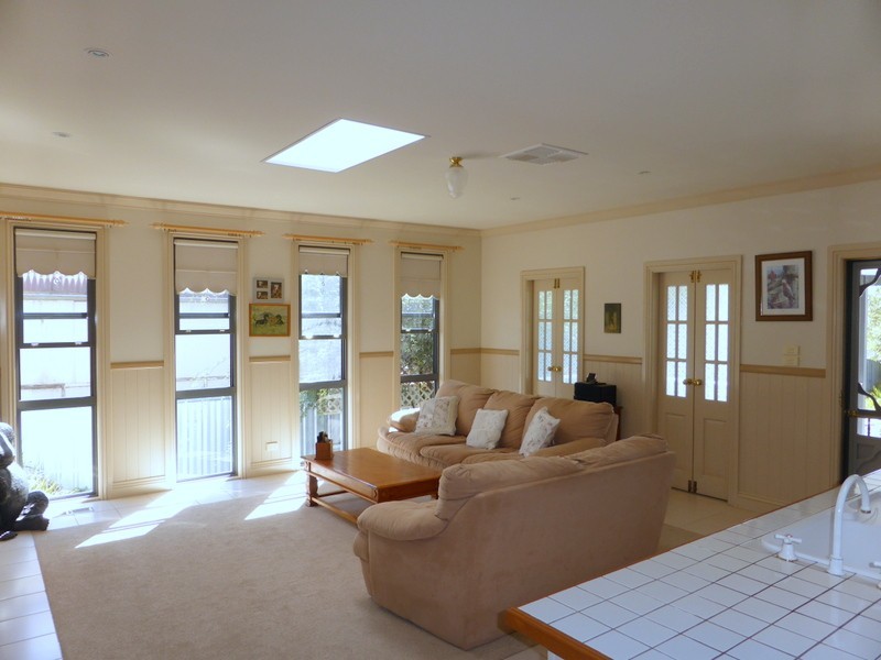 11 Close Street, Parkes NSW 2870