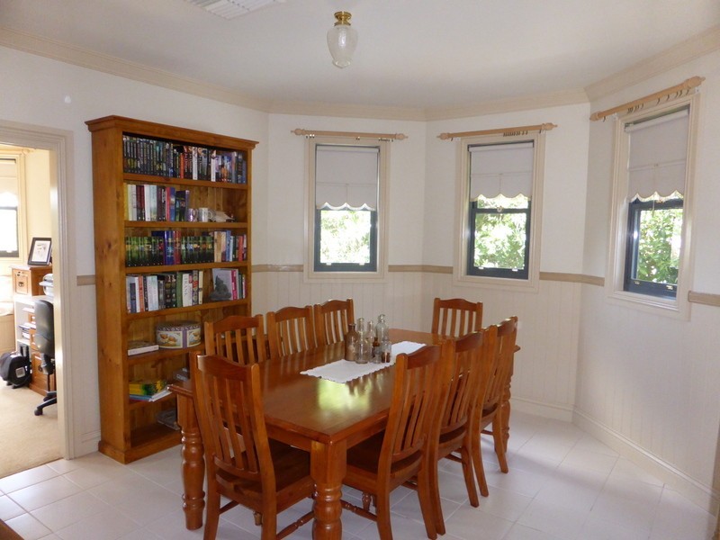11 Close Street, Parkes NSW 2870