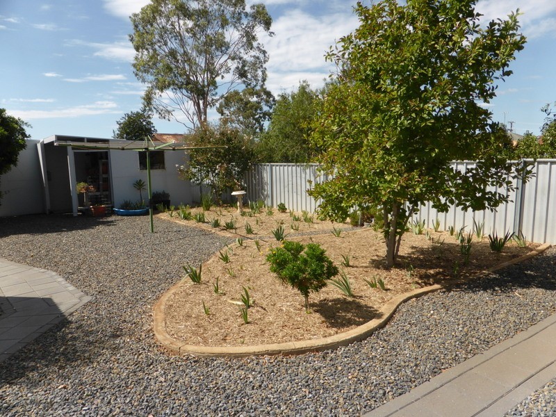 11 Close Street, Parkes NSW 2870