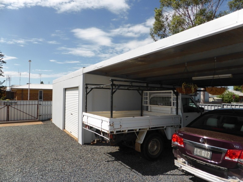 11 Close Street, Parkes NSW 2870