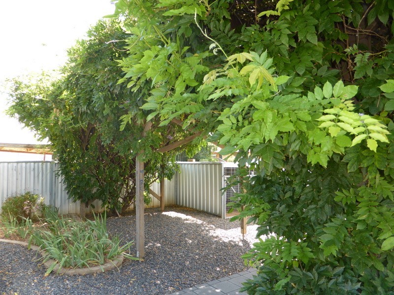 11 Close Street, Parkes NSW 2870