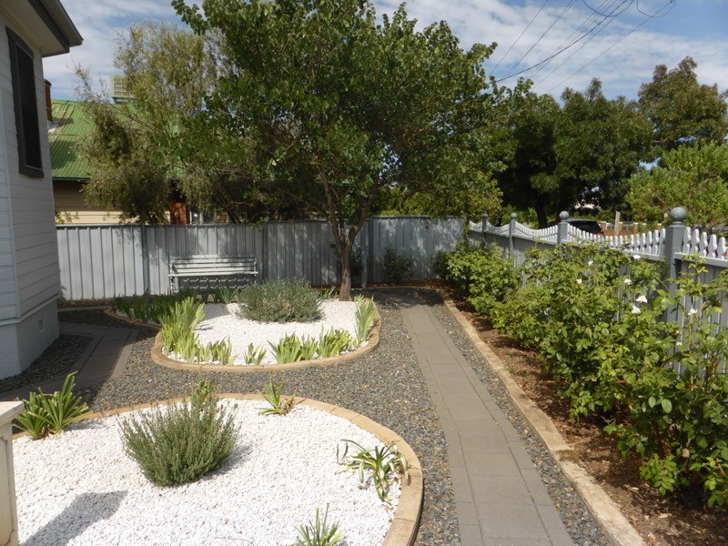 11 Close Street, Parkes NSW 2870