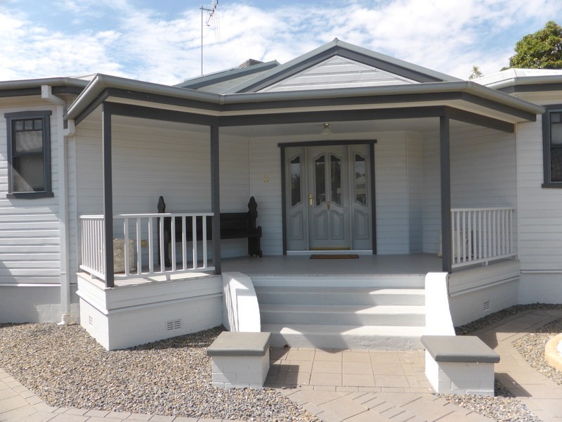 11 Close Street, Parkes NSW 2870