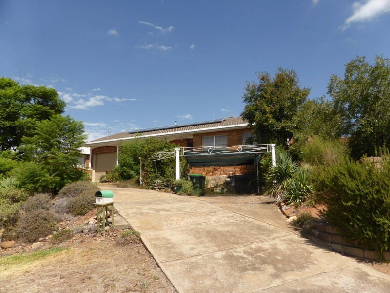 10 Glenwarrie Place, Parkes NSW 2870