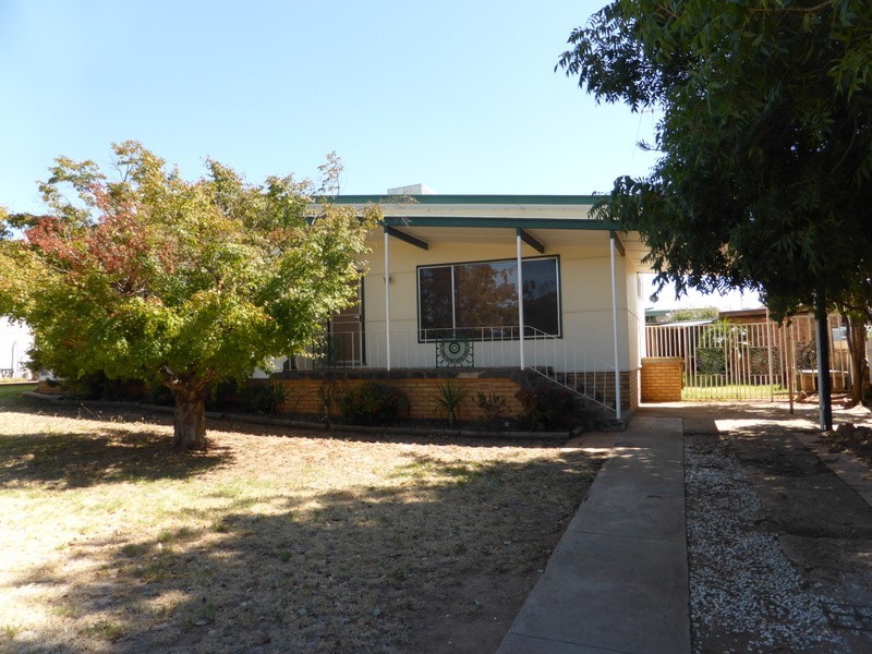 24 Thomas Street, Parkes NSW 2870
