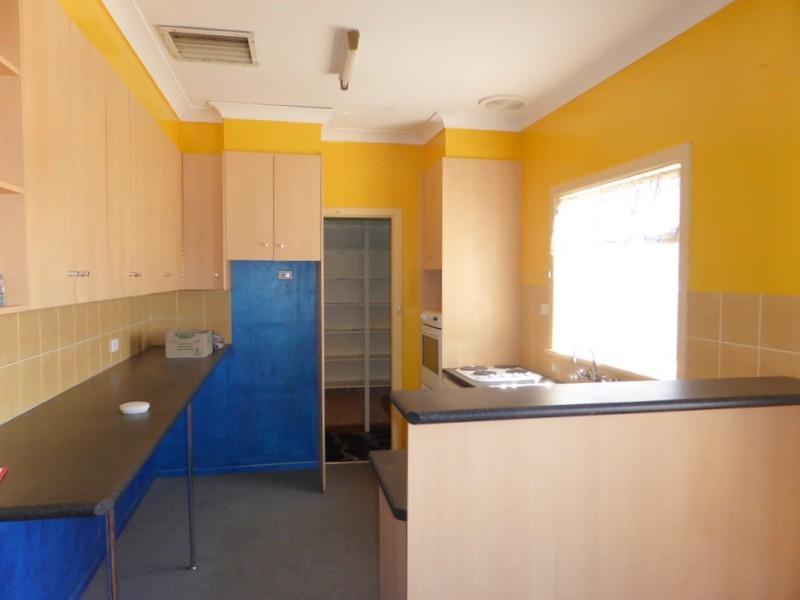24 Thomas Street, Parkes NSW 2870