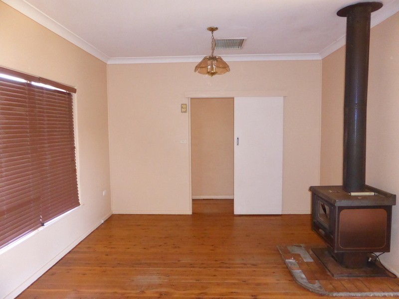 24 Thomas Street, Parkes NSW 2870