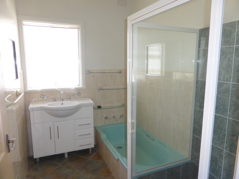 24 Thomas Street, Parkes NSW 2870