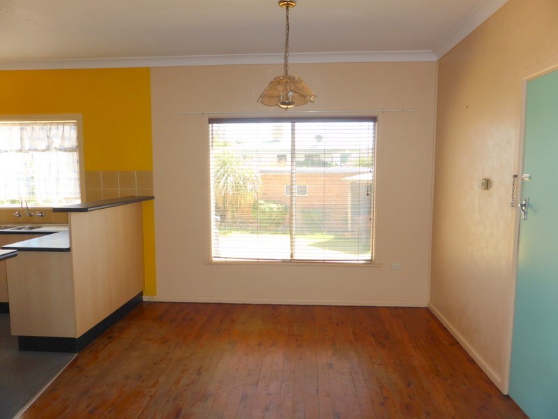 24 Thomas Street, Parkes NSW 2870
