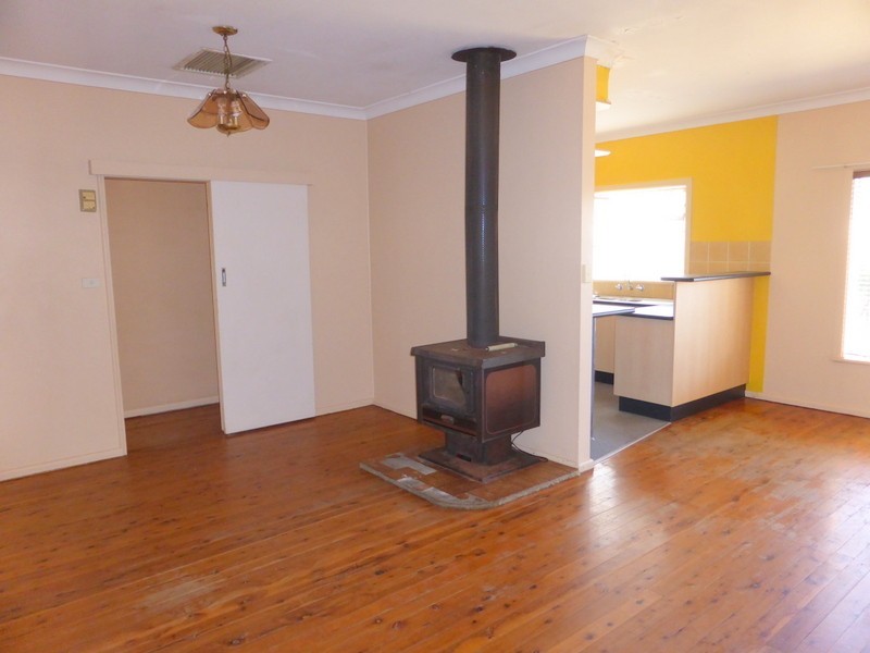 24 Thomas Street, Parkes NSW 2870