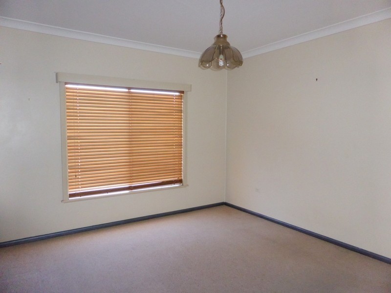 24 Thomas Street, Parkes NSW 2870