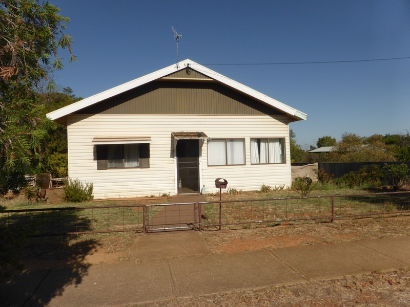 18 Caswell St, Peak Hill NSW 2869