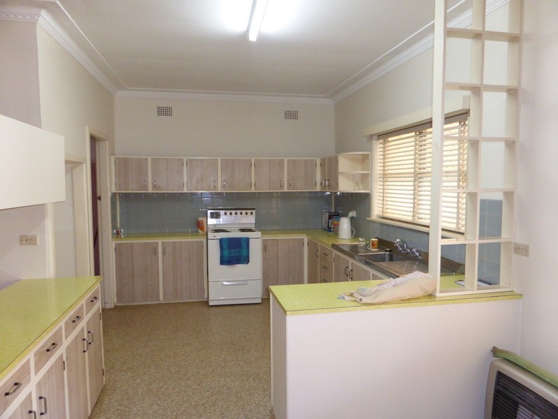 16A Armstrong Street, Parkes NSW 2870