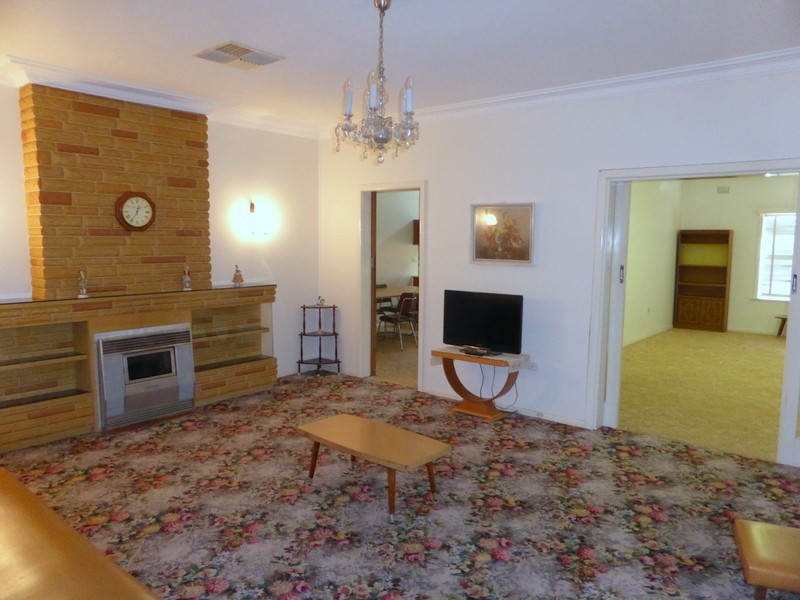 16A Armstrong Street, Parkes NSW 2870