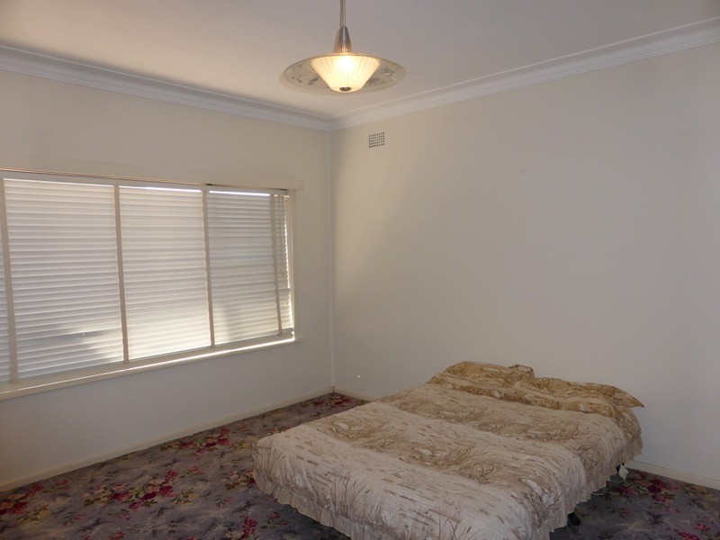 16A Armstrong Street, Parkes NSW 2870