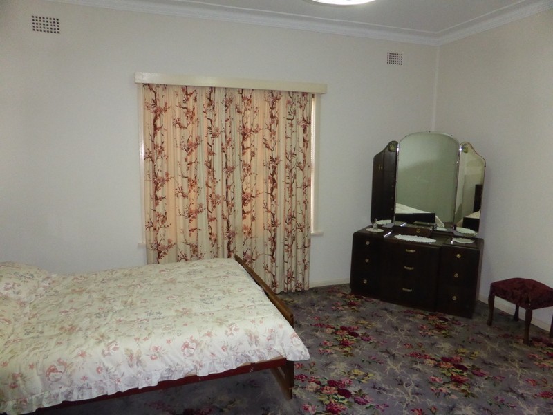 16A Armstrong Street, Parkes NSW 2870