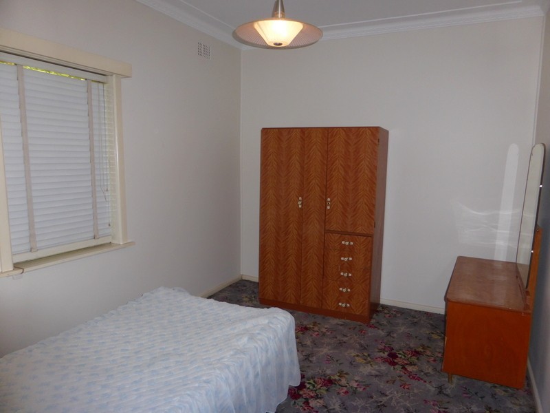 16A Armstrong Street, Parkes NSW 2870