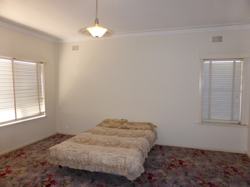 16A Armstrong Street, Parkes NSW 2870