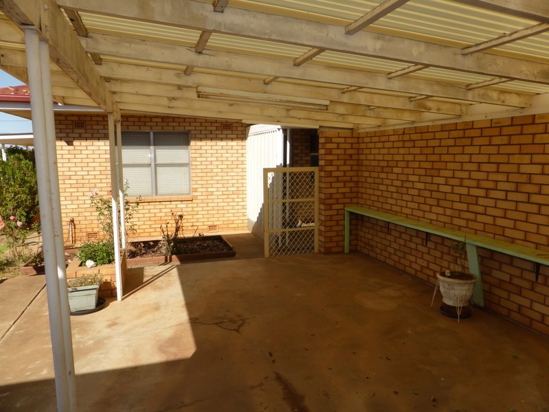 16A Armstrong Street, Parkes NSW 2870