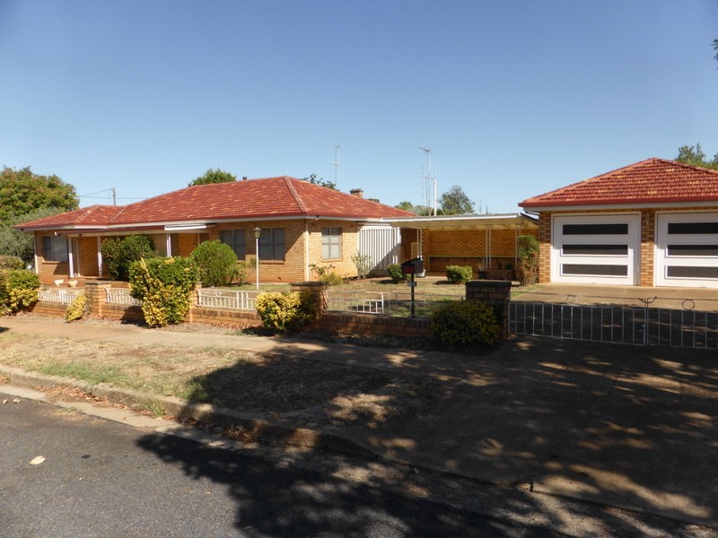 16A Armstrong Street, Parkes NSW 2870