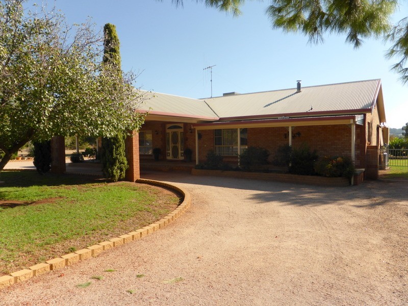 48 Field Road, Parkes NSW 2870