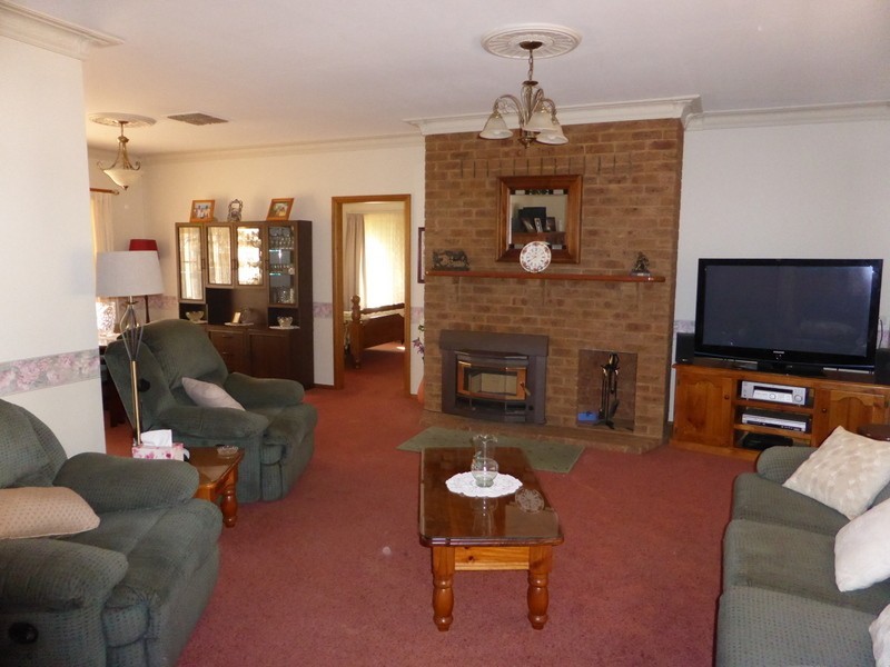 48 Field Road, Parkes NSW 2870