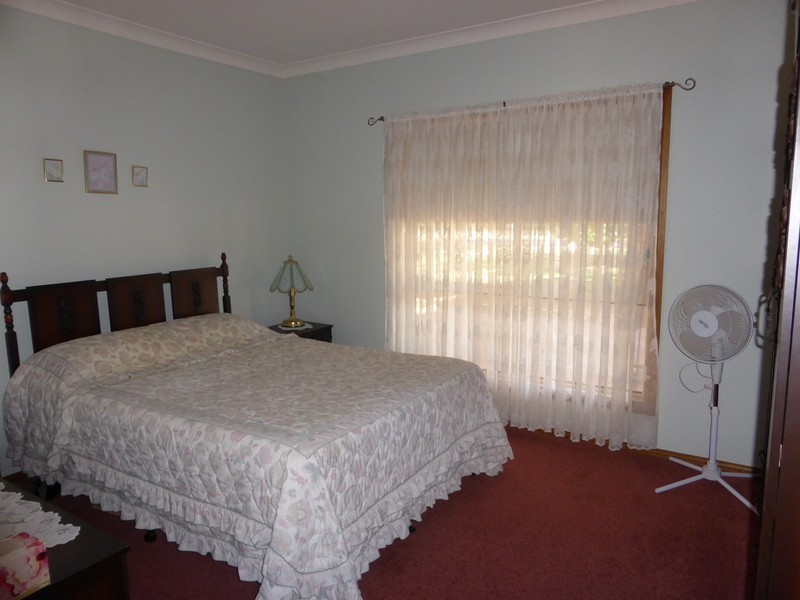 48 Field Road, Parkes NSW 2870